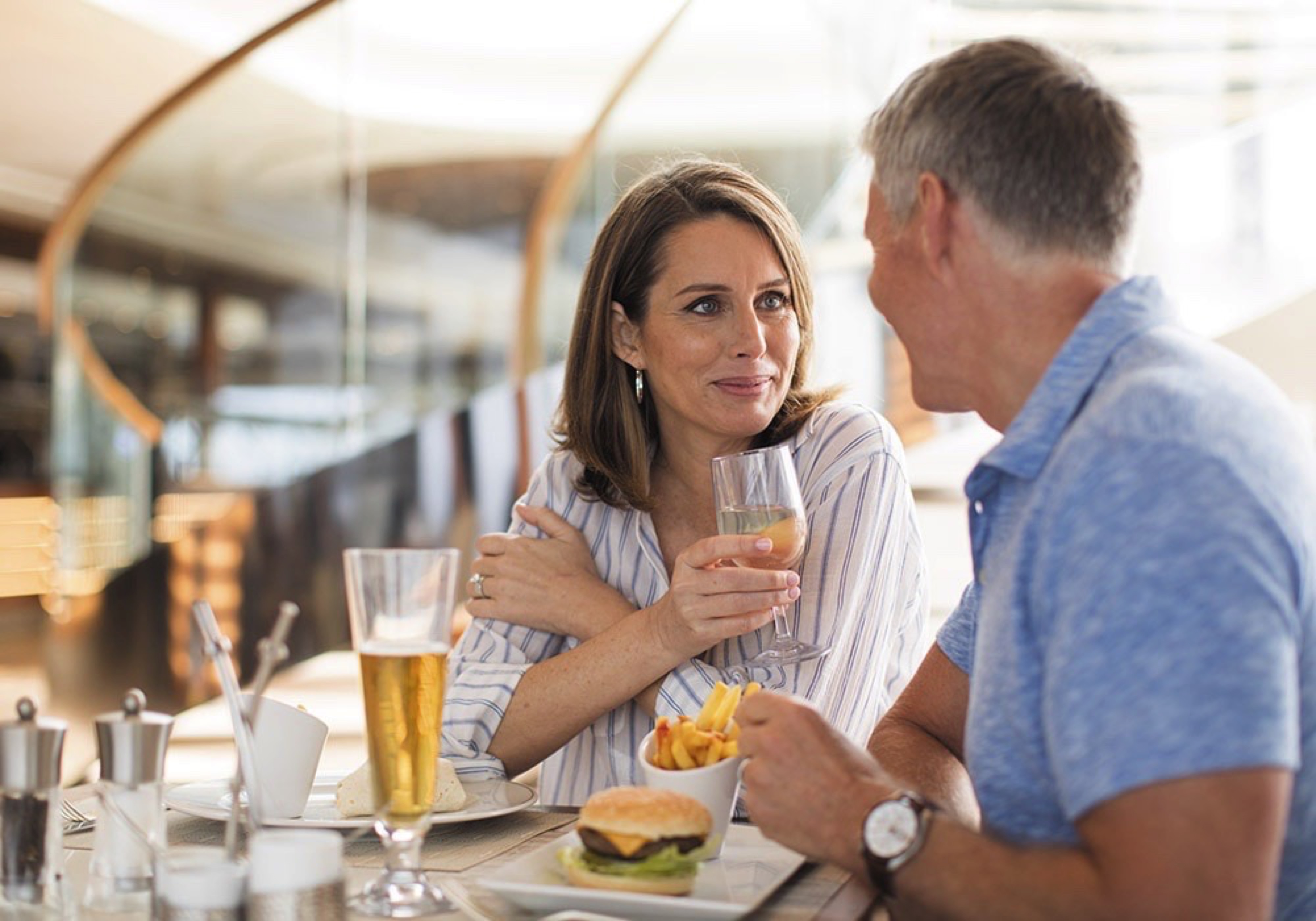 Seven Seas Voyager - Pool Grill